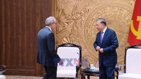 为美国高科技集团对越投资创造便利条件