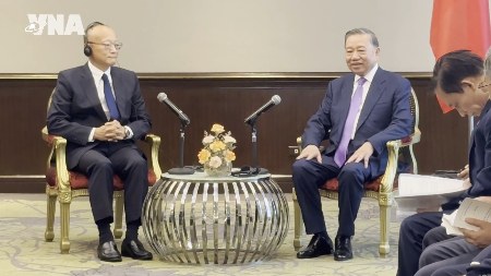 Top Vietnamese leader meets Philippines-based organisations, businesses