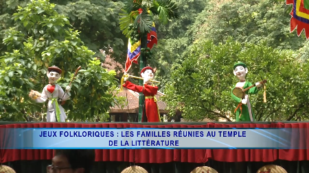 Jeux folkloriques : les familles réunies au Temple de la Littérature