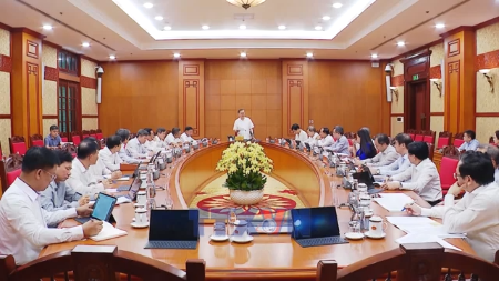 苏林：未来100年愿景要继续体现越南民族的发展渴望