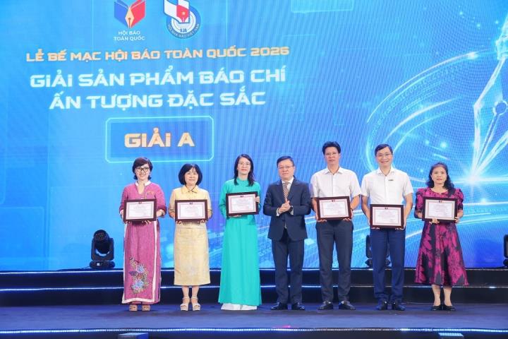 Chủ tịch Quốc hội dự lễ trao giải Báo chí Quốc gia lần thứ XX