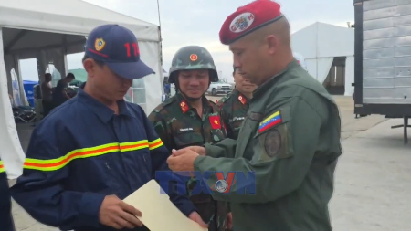 Vietnamese rescuers awarded Hero of Venezuela medal