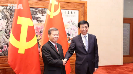 不断深化越中党际合作