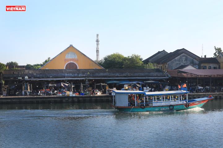 Ngày sớm tinh khôi nơi Phố Hội