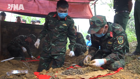 Two fallen soldiers brought home from Pha Din Pass