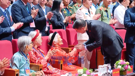 Caring for revolution contributors reflects Vietnams deep humanitarian value: PM