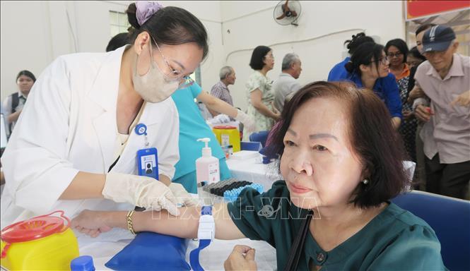 Bắt đầu khám sức khỏe miễn phí cho người dân đất Tổ