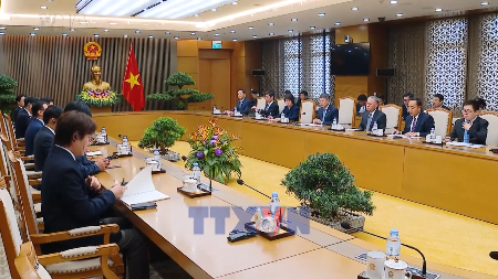 PM urges Samsung to partner in enhancing technological capability