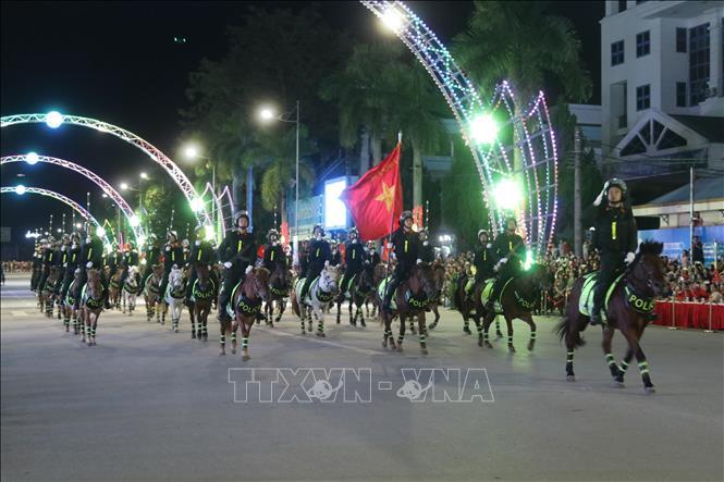 Lần đầu Đoàn Cảnh sát cơ động Kỵ binh biểu diễn tại Lạng Sơn