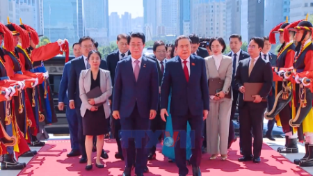 越南国会主席陈青敏与韩国国会议长赵正植举行会谈
