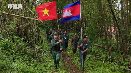 Joint patrols reinforce peace along Vietnam - Cambodia border