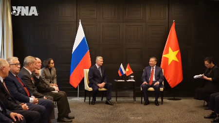 Vietnams top leader meets Russian veterans, friendship association representatives