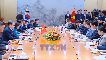 Vietnamese NA President holds talks with RoK counterpart
