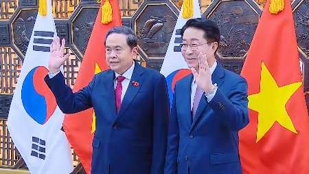 Le président de lAN Tran Thanh Man achève avec succès sa visite officielle en R. de Corée