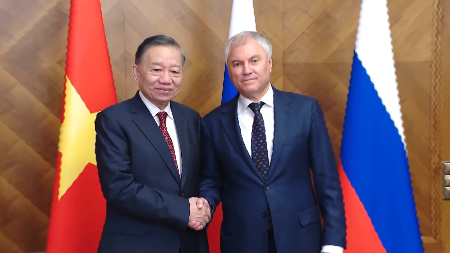 Poursuite des activités du secrétaire général du Parti et président To Lam en Russie