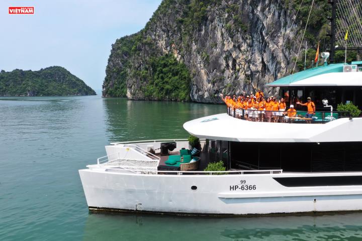 Một ngày khám phá vịnh Lan Hạ
