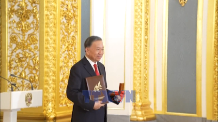 Le plus haut dirigeant du Vietnam honoré du prix international de la paix Léon Tolstoï