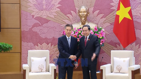 陈青敏主席会见中国全国人大财政经济委员会主任委员钟山