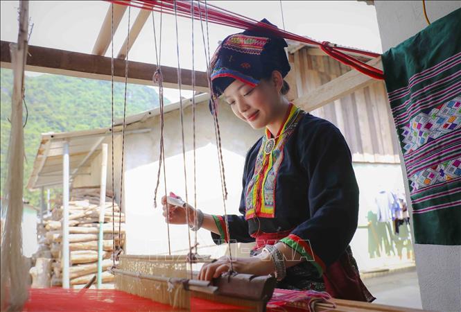 Sức sống văn hóa Mông ở Điện Biên 