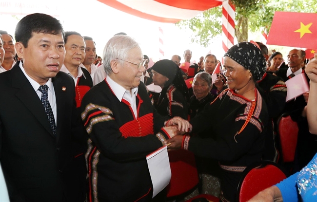 Party General Secretary and President Nguyen Phu Trong on November 11 attended a great national solidarity festival with locals in Dur Kmal commune Dak Lak province to mark the 88th founding anniversary of the Vietnam Fatherland Front (November 18 1930 – November 18 2018). Photo: Tri Dung/VNA