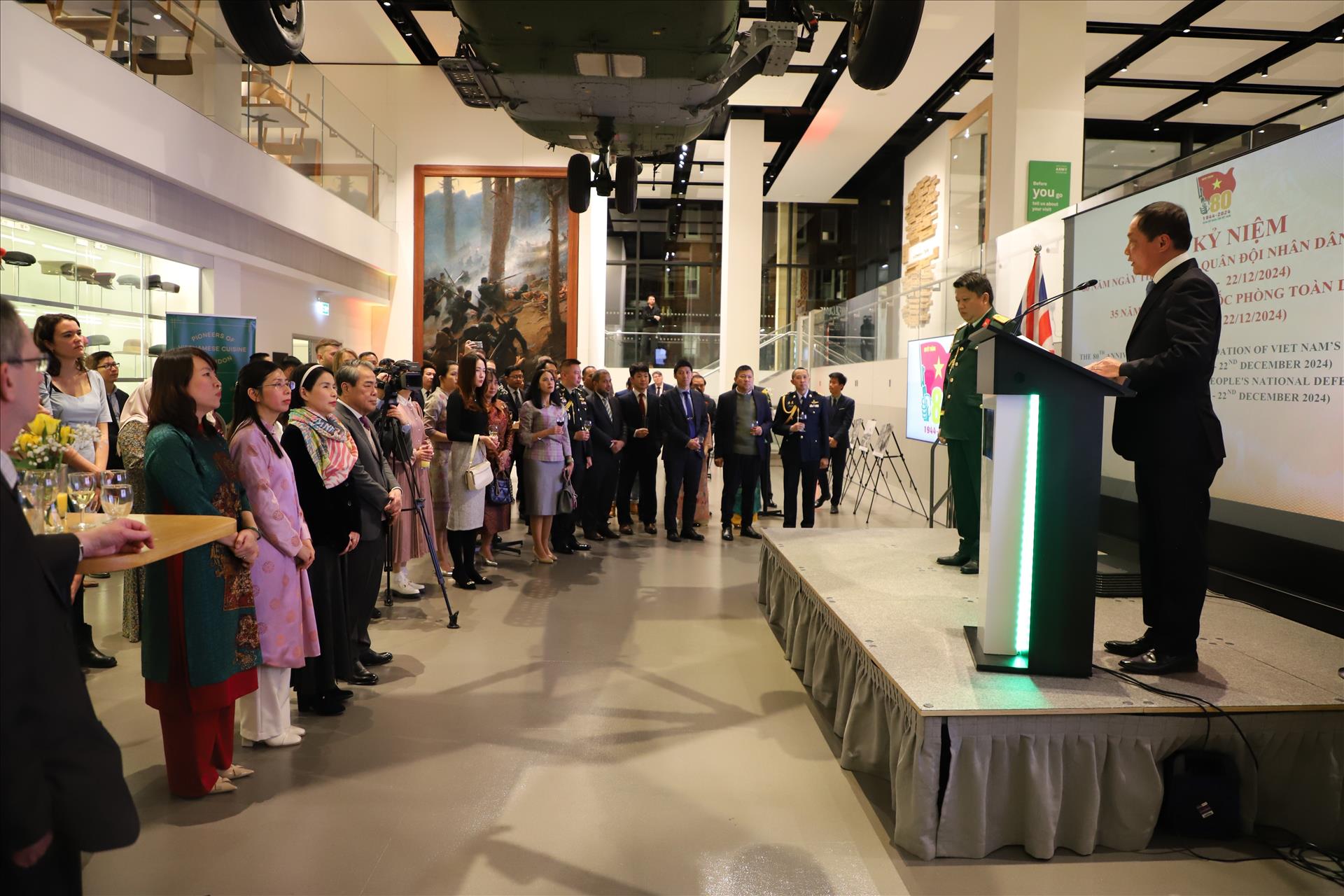 Hợp tác quốc phòng là một trụ cột trong quan hệ đối tác chiến lược Việt Nam - Anh