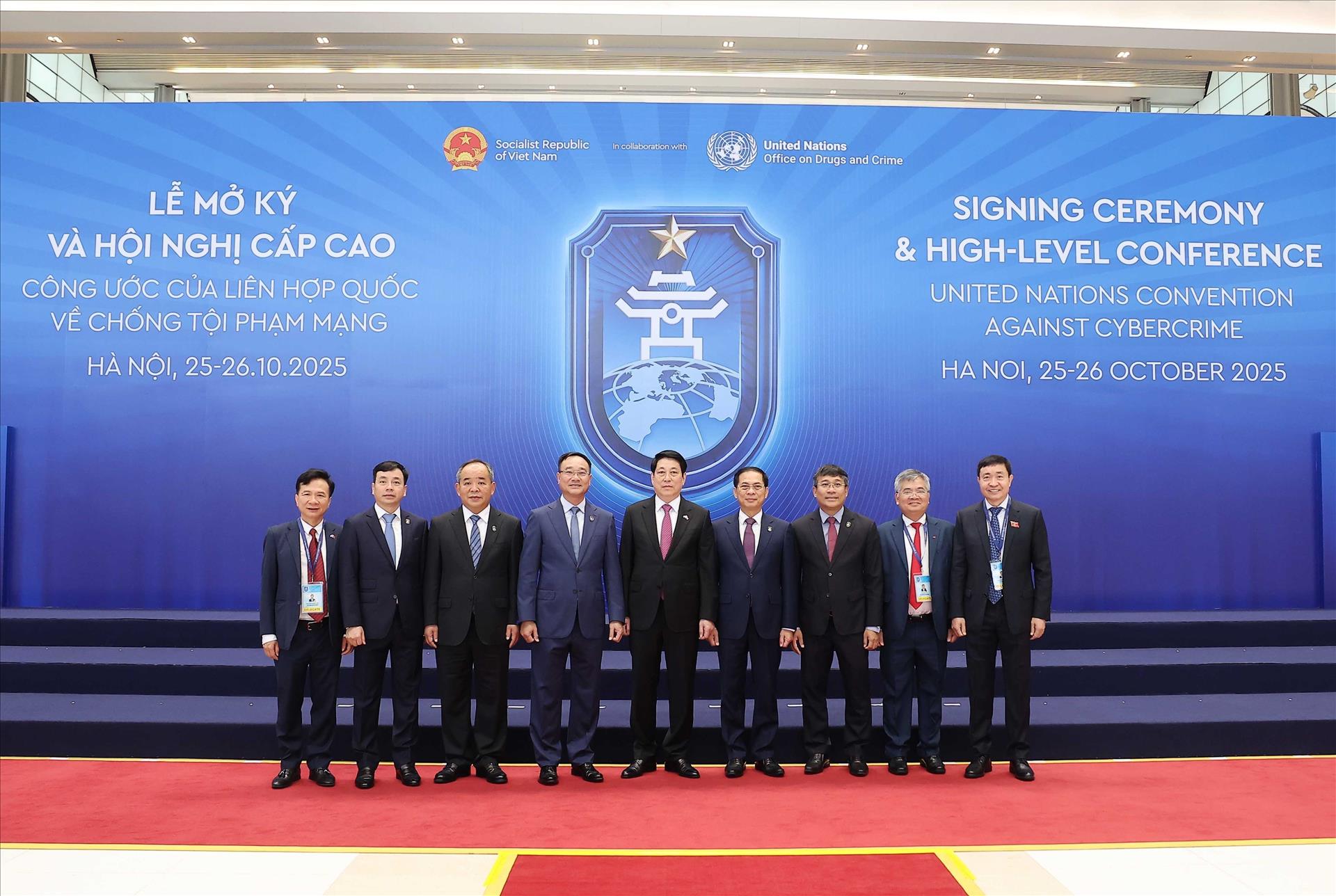 今天(25日)上午《联合国打击网络犯罪公约》开放签署仪式暨高级别会议在河内开幕