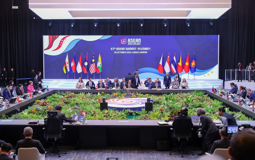 PM Pham Minh Chinh attends plenary and retreat sessions of 47th ASEAN Summit