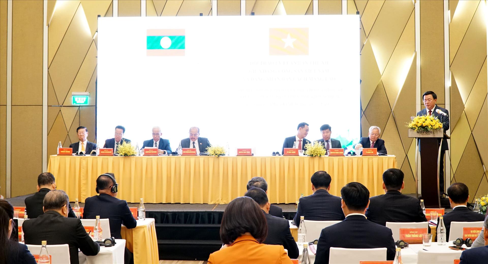 Vietnam y Laos fortalecen cooperación teórica sobre la reforma del sistema político