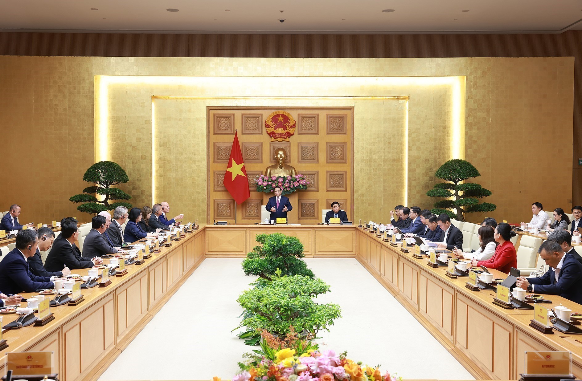 Le Vietnam sengage à offrir les meilleures conditions aux investisseurs du secteur des semi-conducteurs