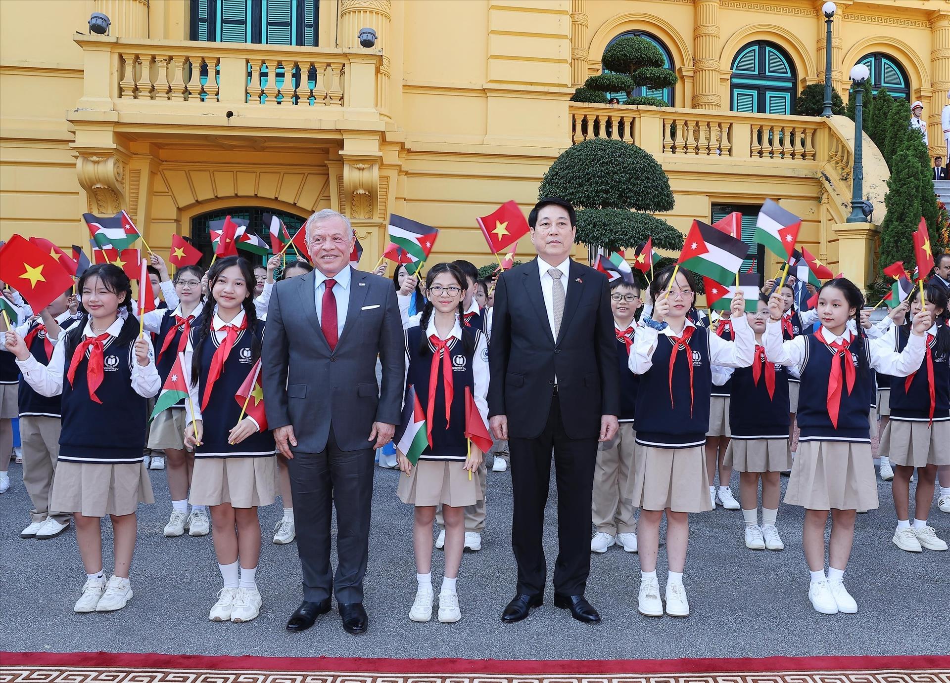 Chủ tịch nước Lương Cường chủ trì lễ đón chính thức Quốc vương Jordan