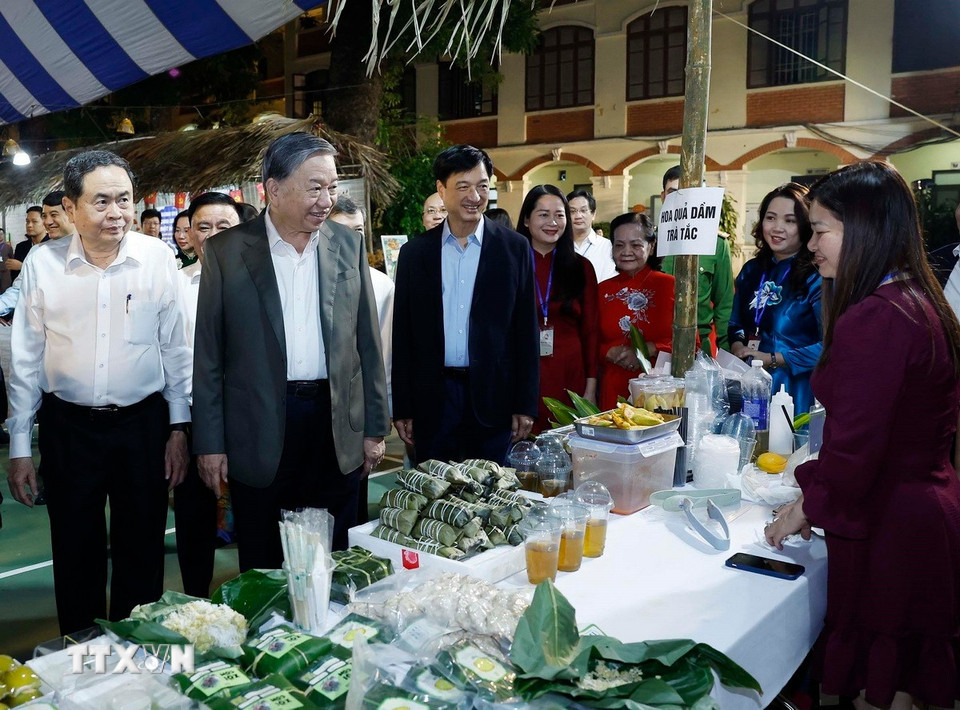 또 럼 당 서기장‧쩐 타인 먼 국회의장, 하노이 바딘동 민족 대단결의 날 참석