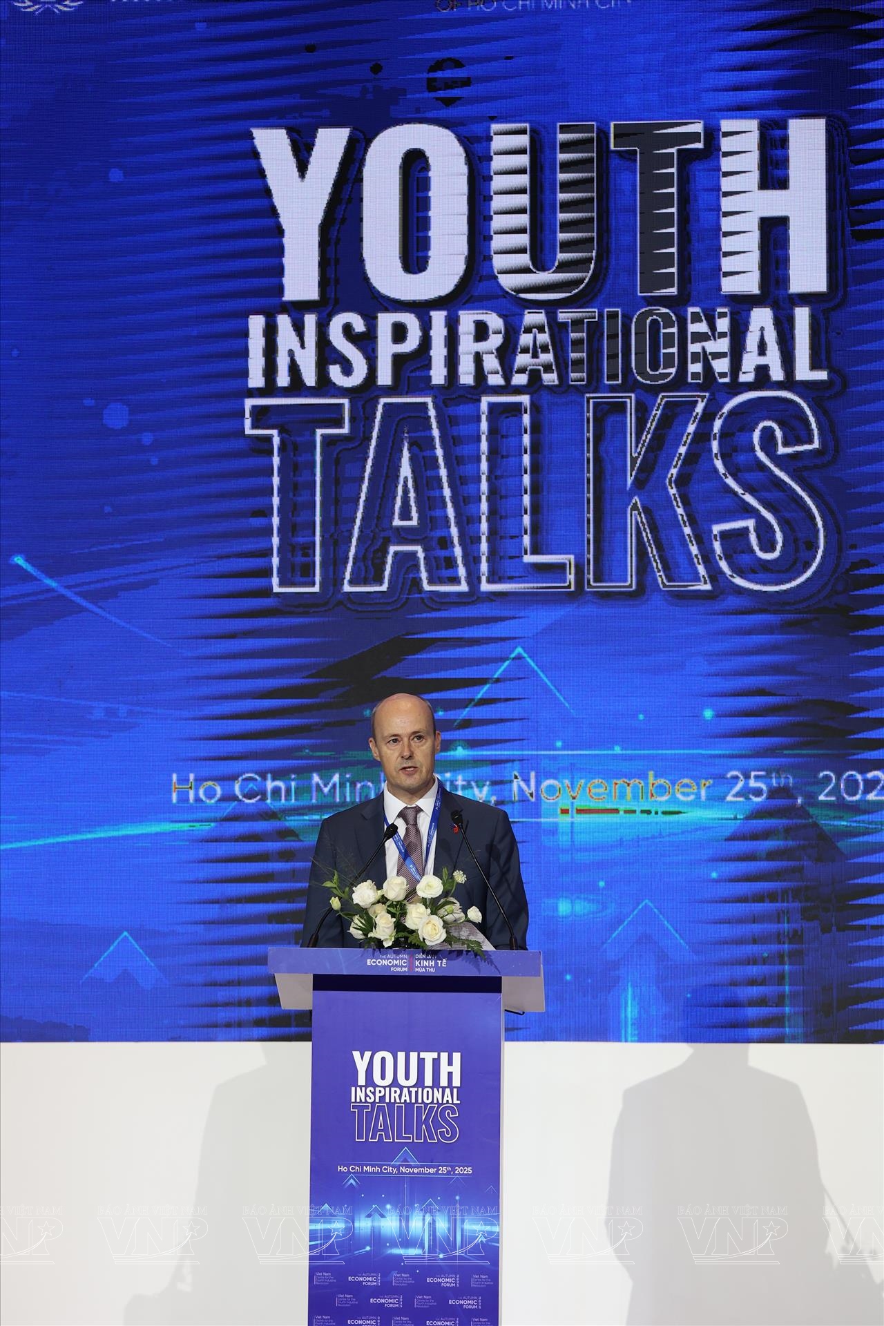 ベトナム 経済フォーラムでAI時代の若者育成を強調