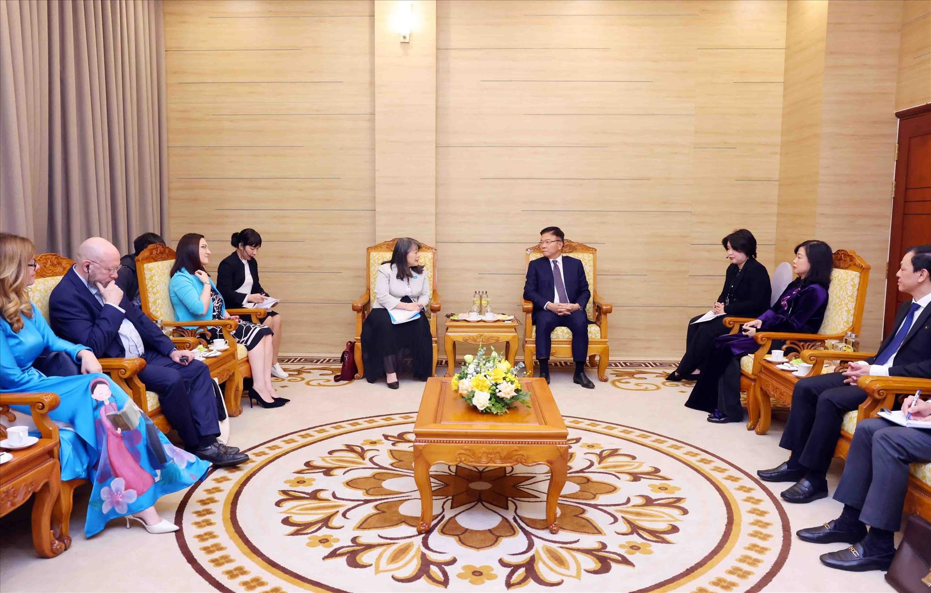 Phó Thủ tướng Lê Thành Long tiếp Giám đốc UNICEF khu vực Đông Á – Thái Bình Dương