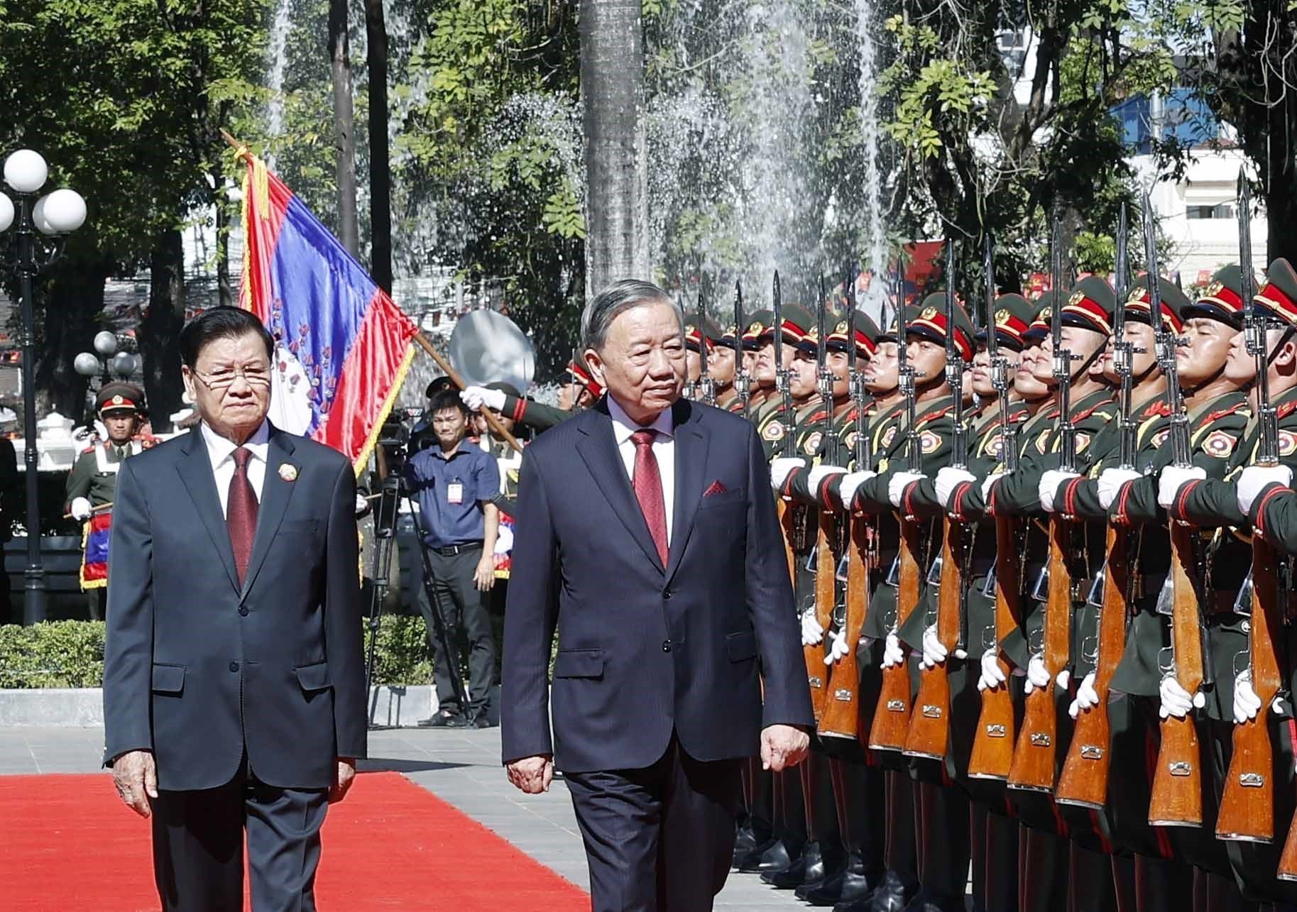 Lễ đón trọng thể Tổng Bí thư Tô Lâm và Phu nhân tại thủ đô Viêng Chăn (Lào)