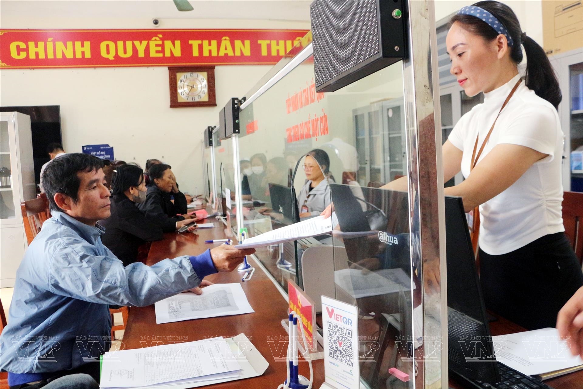 Cải cách thủ tục hành chính hướng tới sự hài lòng của người dân