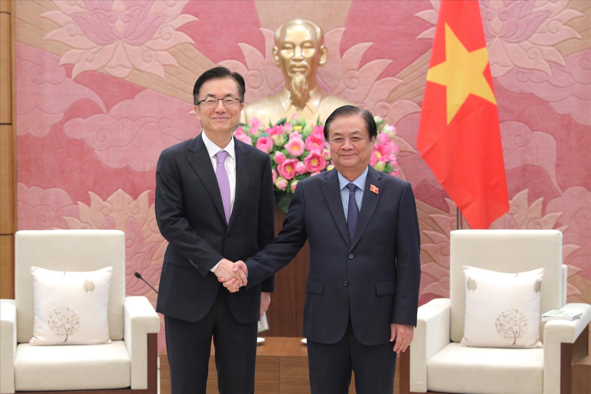 Phó Chủ tịch Quốc hội Lê Minh Hoan tiếp Phó Tổng Giám đốc phụ trách tài chính của Samsung Điện tử