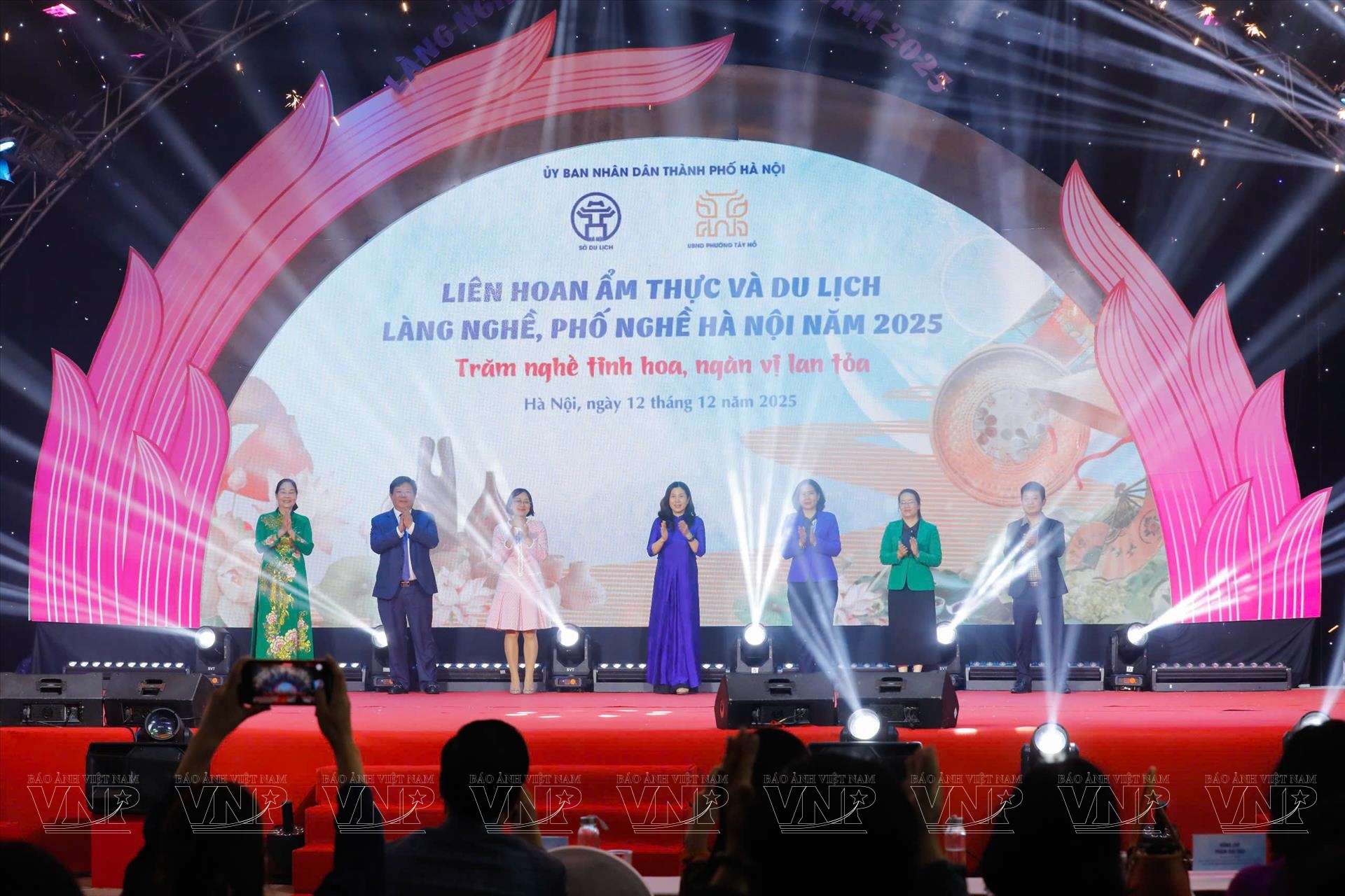 Làng nghề và ẩm thực góp phần làm nên sức hút du lịch Hà Nội