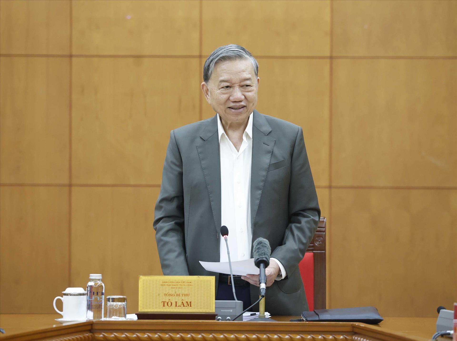 Tổng Bí thư Tô Lâm: Thực hiện chế độ, chính sách đối với người có công phải đầy đủ, kịp thời, tuyệt đối không đùn đẩy trách nhiệm gây chậm trễ