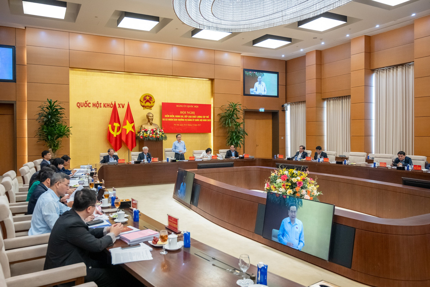 ປະທານສະພາແຫ່ງຊາດ ເປັນປະທານກອງປະຊຸມ ຕຳໜິຕິຊົມ, ຕີລາຄາ, ຈັດອັນດັບໝູ່ຄະນະ ແລະ ສ່ວນບຸກຄົນ