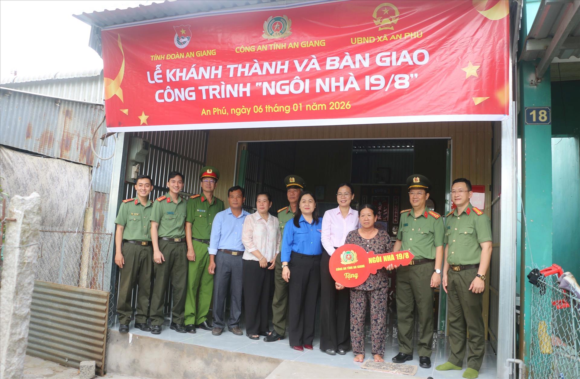 Mang Tết sớm đến với người nghèo vùng biên giới An Phú