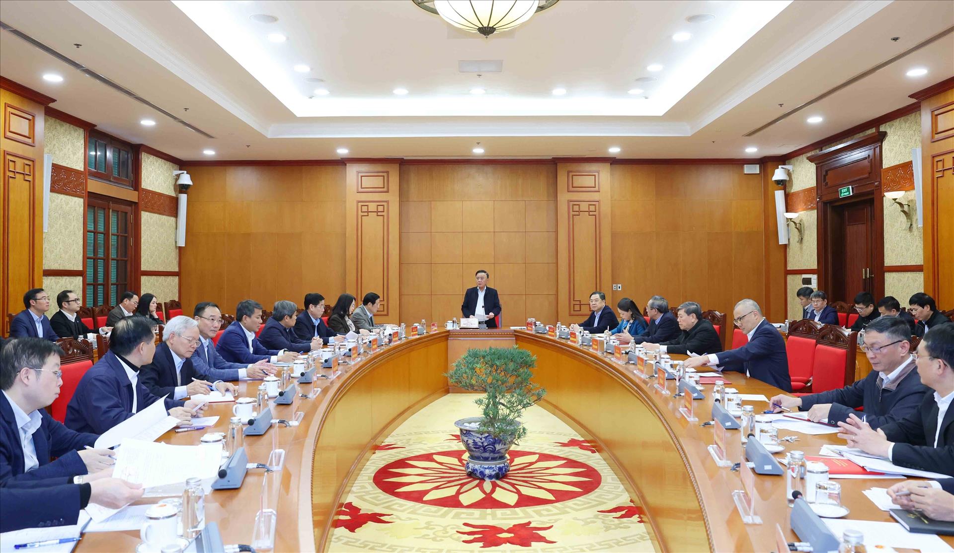 Le permanent du Secrétariat préside une réunion sur les préparatifs du XIVᵉ Congrès du Parti