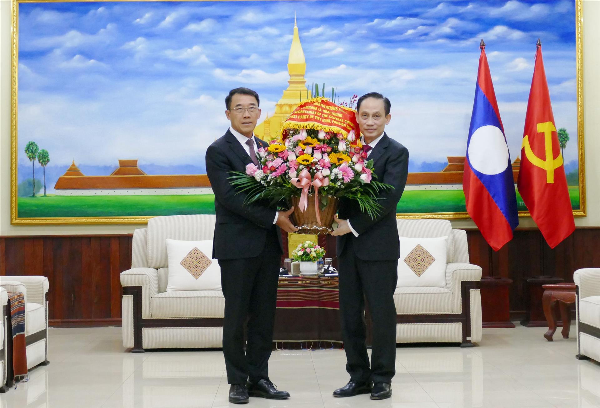 Succès du 12e Congrès national du PRPL : une victoire pour les relations Vietnam-Laos