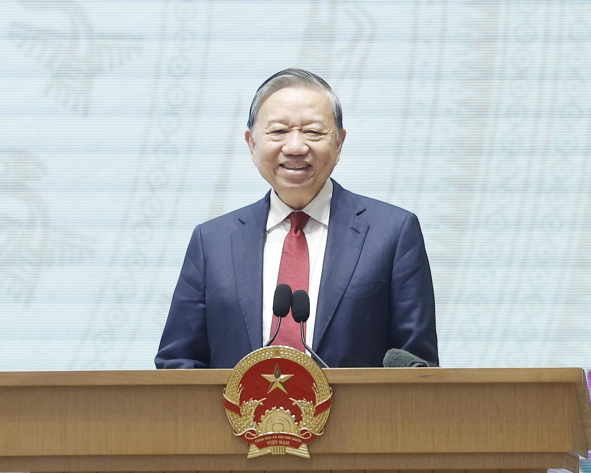 អគ្គលេខាបក្ស លោក តូ ឡឹម ចុះហត្ថលេខាចេញផ្សាយសេចក្តីសម្រេចរបស់ការិយាល័យនយោបាយស្តីពីការអភិវឌ្ឍវប្បធម៌វៀតណាម