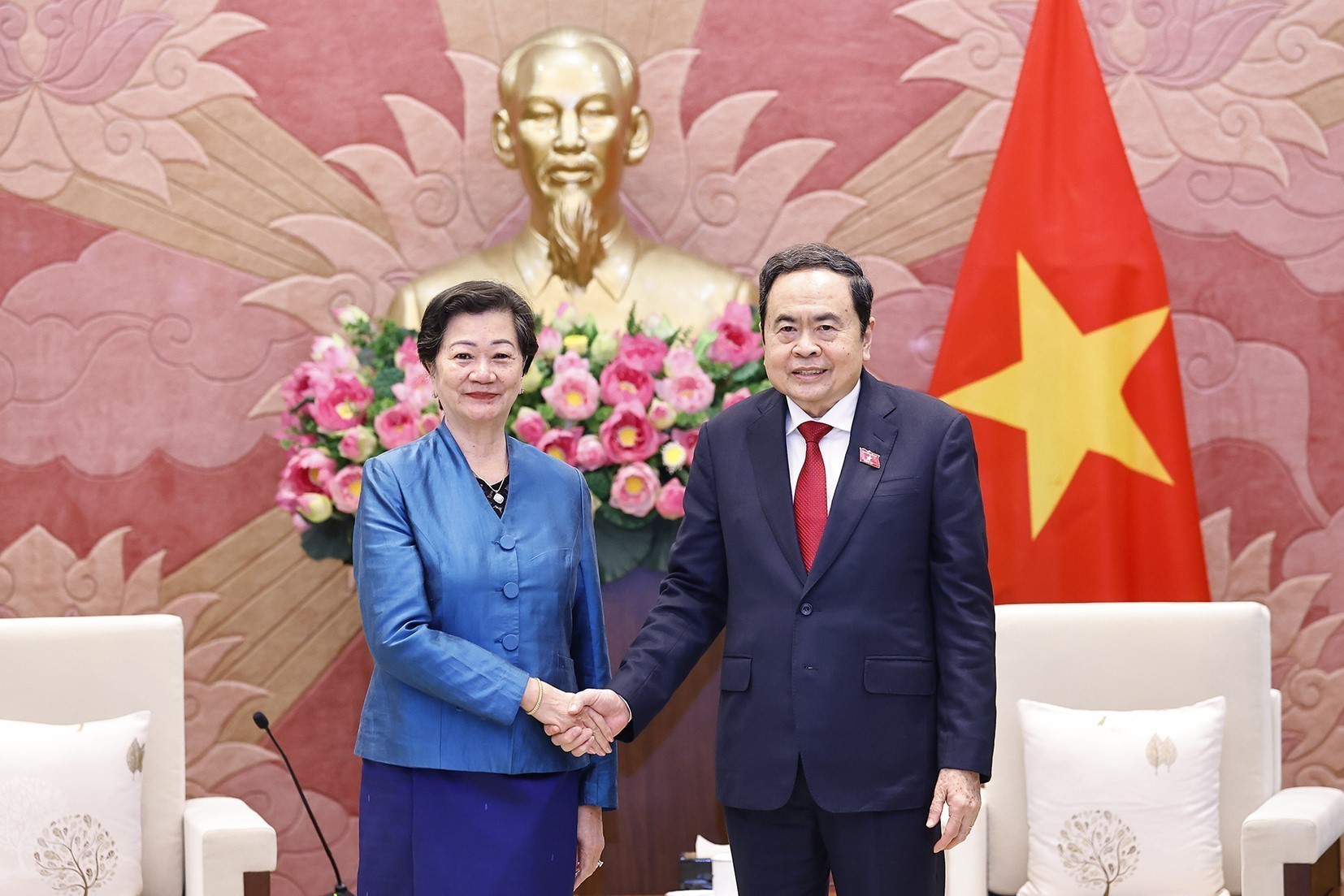 Chủ tịch Quốc hội tiếp Đại sứ các nước đến chào từ biệt