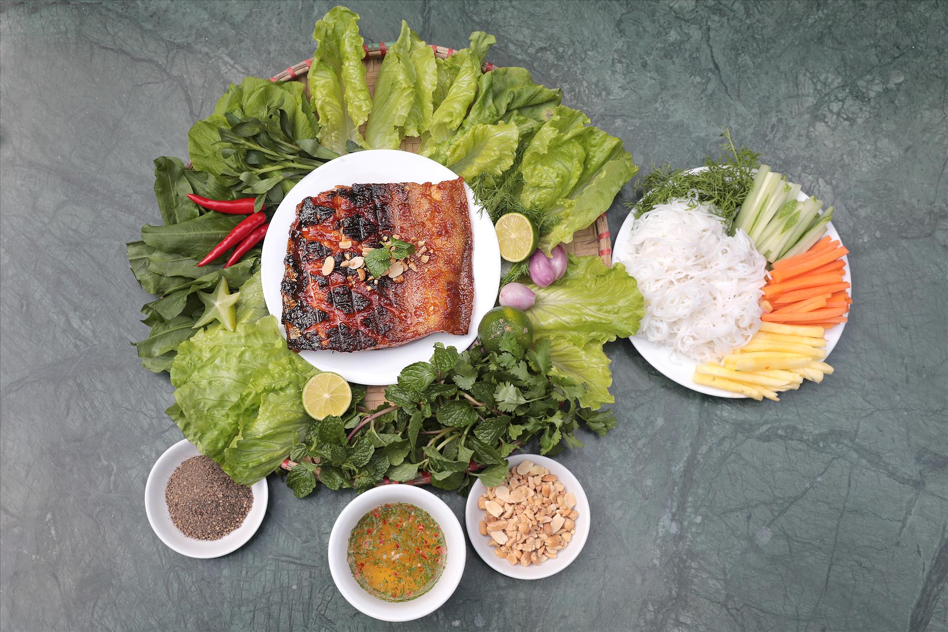 Thưởng thức cá tầm nướng than hoa trên núi Tam Đảo