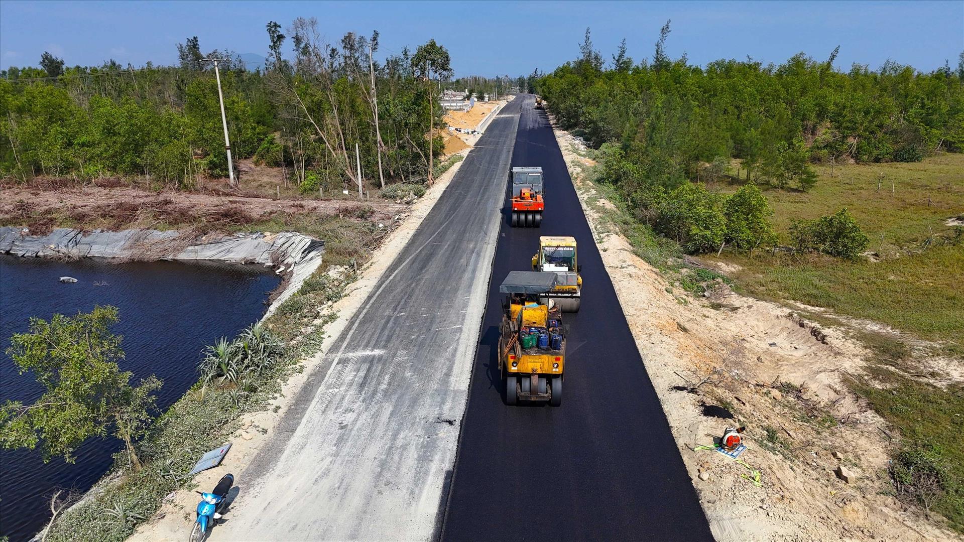 Đại hội XIV của Đảng: Khí thế thi đua sôi nổi trên các công trình trọng điểm tại Hà Tĩnh