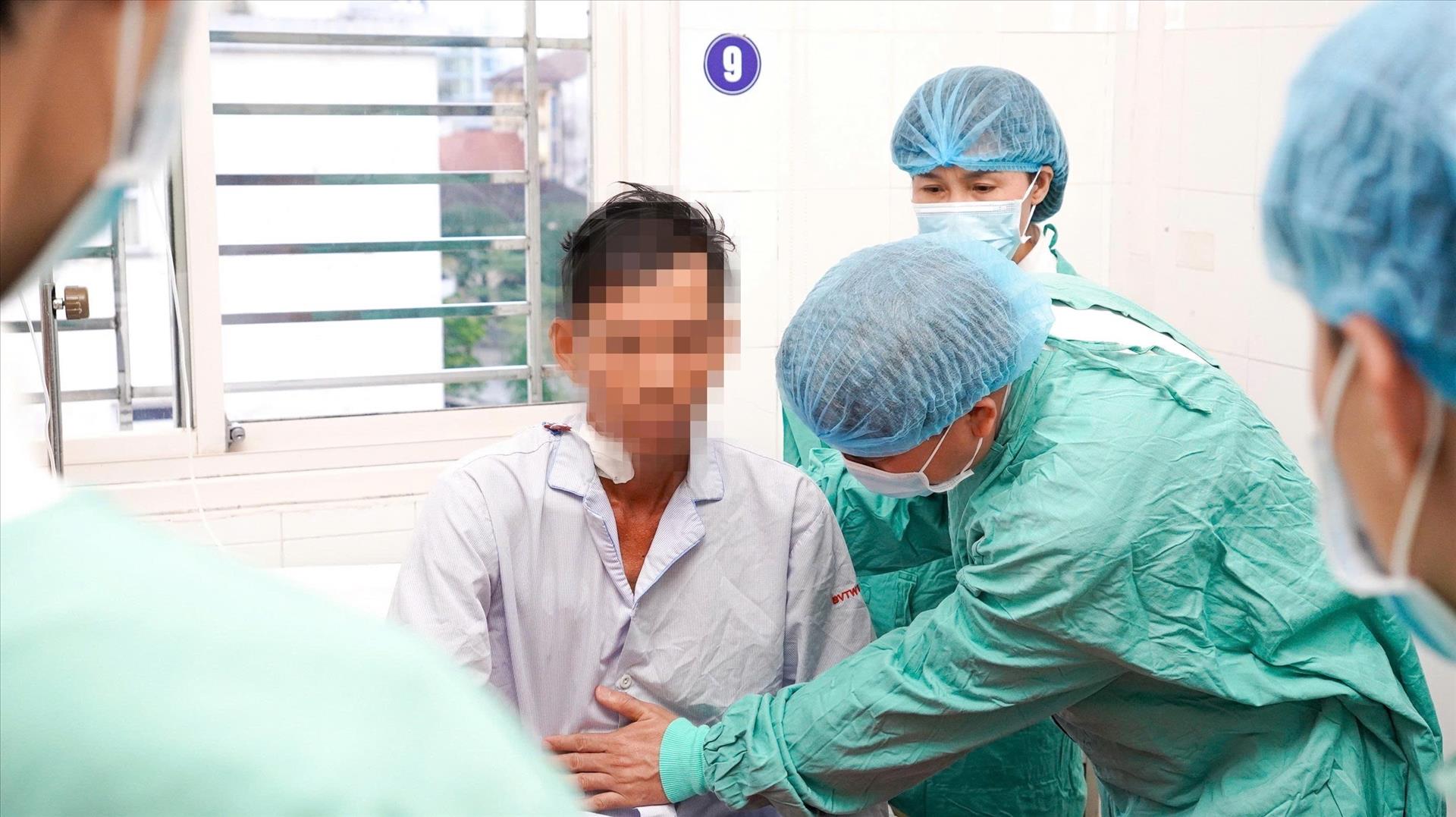 Lần đầu tiên thực hiện thành công cắt đa nang thận khổng lồ và ghép thận đồng thời