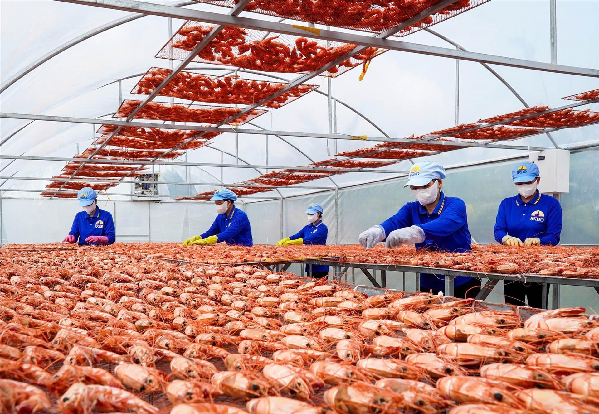 Làng nghề vùng biển Cà Mau nhộn nhịp vào mùa sản xuất Tết