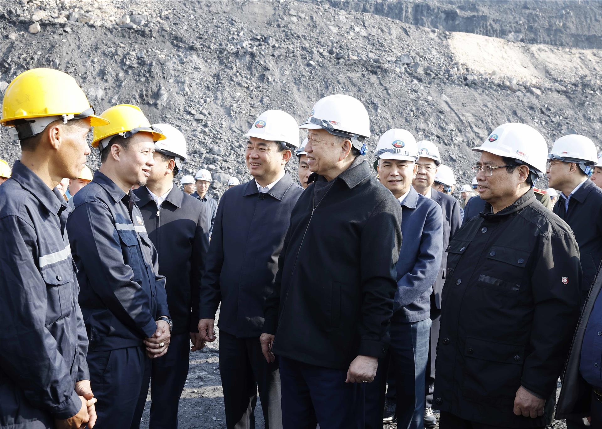 To Lam réaffirme le rôle central de la classe ouvrière dans le développement