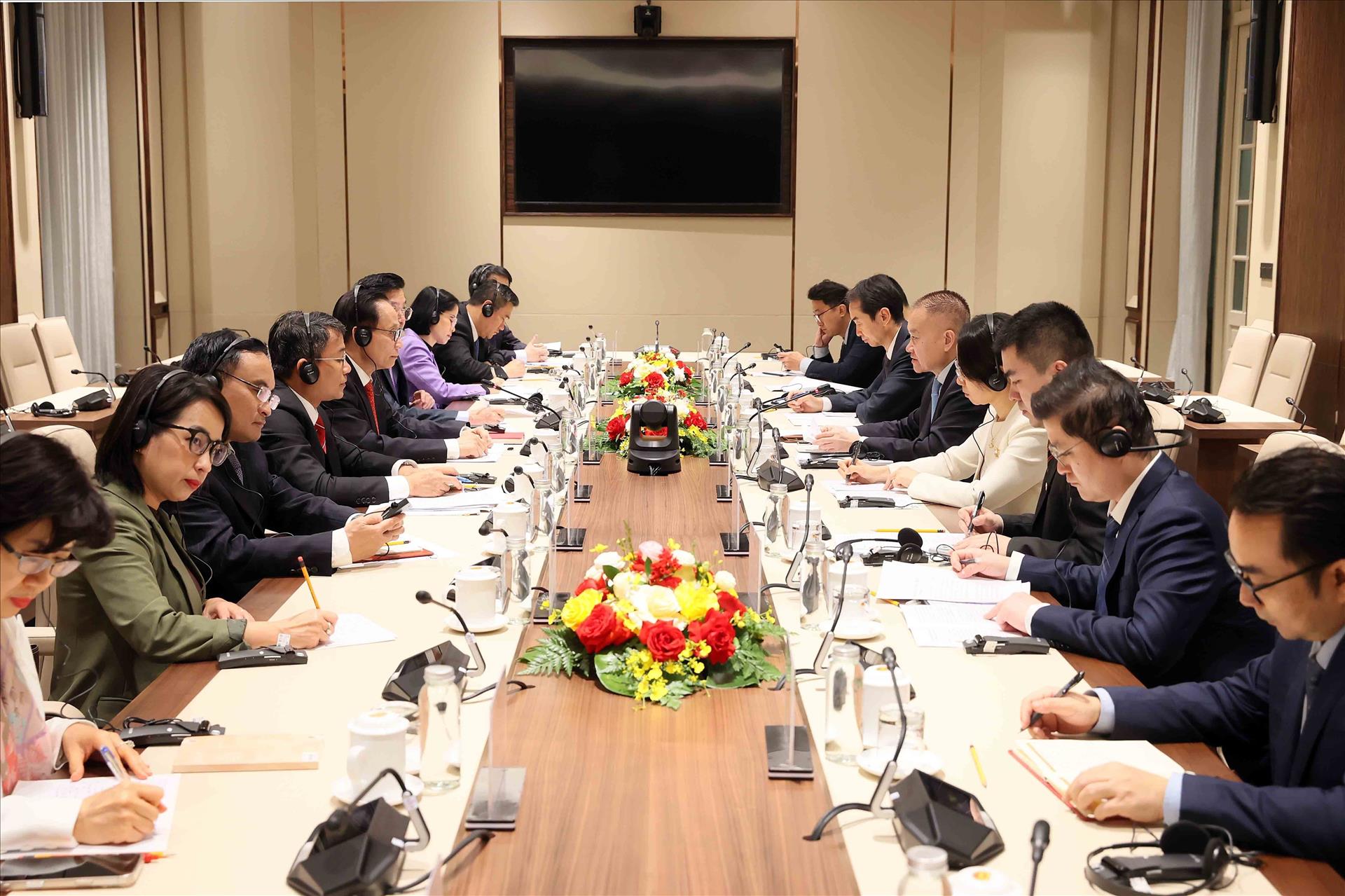 Ủy viên Bộ Chính trị, Bộ trưởng Ngoại giao Lê Hoài Trung hội đàm với Đặc phái viên của Tổng Bí thư, Chủ tịch nước Trung Quốc